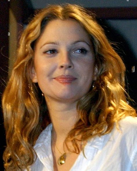 Drew Barrymore Long Hair, Drew Barrymore 00s, Female Celebrity Crush 90s, Drew Barrymore 90s Hair, Drew Barrymore Hair Short, Drew Barrymore 2000s, Drew Barrymore Red Hair, Drew Barrymore Blonde, Drew Barrymore Aesthetic