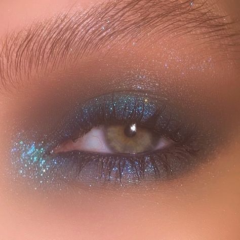 Shimmer Eyeshadow Looks, Makeup Looks To Recreate, Shimmer Eye Makeup, Concert Makeup, Looks To Recreate, Cute Eye Makeup, Fairy Makeup, Black Witch, Dope Makeup