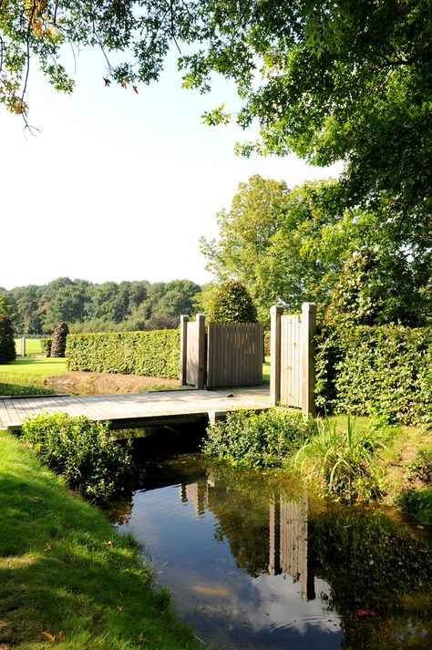 Property Entrance Ideas, Driveway Landscaping Entrance Country, Paddock Fencing, Farm Gates Entrance, Wooden Entrance, Cornwall House, Classical Garden, Farm Landscaping, Stream Ideas