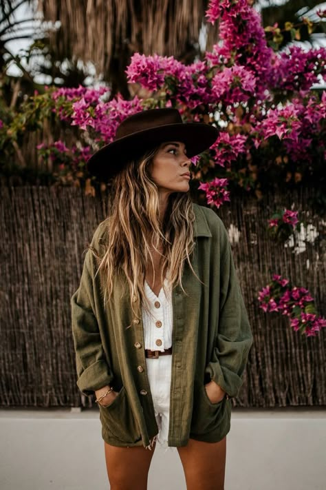 Boho Style Women, Stile Boho Chic, Australia Clothes, Look Boho Chic, Green Long Sleeve Shirt, Dehradun, Nautical Fashion, Festival Looks, Green Shirt