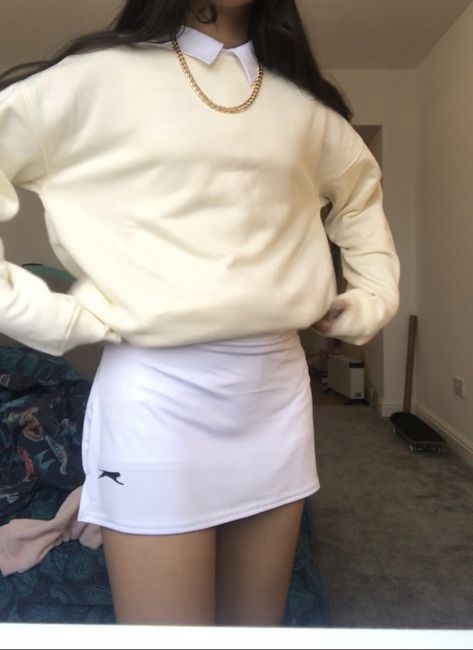 White Skort Outfit Casual, Workout Skort Outfit, Slazenger Skort Outfit Aesthetic, White Slazenger Skort Outfit, White Skort Outfit Ideas, Slazenger Skort Outfit, Skort Aesthetic, Skort Outfit Summer, White Skort Outfit