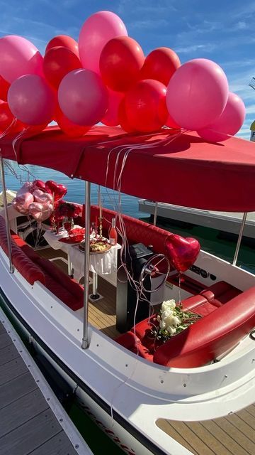 Boat Proposal Decoration, Wedding Anniversary Aesthetic, Boat Date, Proposal Aesthetic, 28th Wedding Anniversary, Romantic Dinner Decoration, Couples Decor, Oceanfront Wedding, Romantic Date Night Ideas