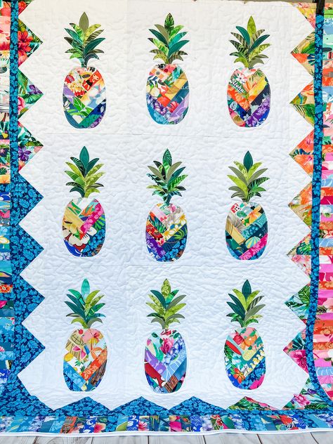 Scrappy Pineapple Quilt Hawaii Quilt Pattern, Pineapple Quilts Ideas, Scrappy Pineapple Quilt, Hawaiian Fabric Quilt, Pineapple Quilt Pattern, Pineapple Quilt Block, Hawaii Quilt, Tropical Quilts, Hawaiian Quilt Patterns