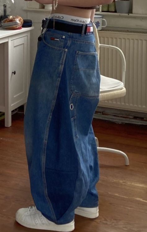 Diy Baggy Jeans, Jnco Jeans Outfit, Overalls Baggy, Carpet Looks, Baggy Clothes, Skate Wear, Mary J, Streetwear Men Outfits, Swaggy Outfits