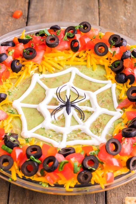 Spider Web Taco Dip - Amanda's Cookin' - Apps & Finger Foods Spider Web Taco Dip, Halloween Taco Dip, Pineapple Dream Dessert, Mexican Chicken Casserole, Halloween Party Appetizers, Halloween Food Appetizers, Blueberry Breakfast Cake, Pudding Ice Cream, Taco Dip