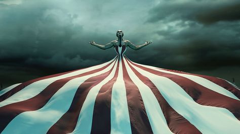 American Horror Story: Freak Show Horror Wallpaper 3d, American Horror Story Seasons, Iphone Wallpaper Fall, Wallpaper Dekstop, Movie Wallpapers, Channel Art, Horror Story, Computer Wallpaper, Laptop Wallpaper