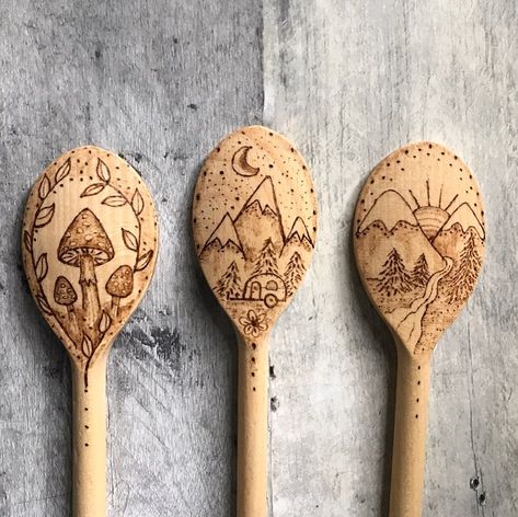 Wood Burned Gifts, Wooden Spoon Crafts, Beginner Wood Burning, Wood Burn Spoons, Wood Burn Designs, Random Designs, Spoon Crafts, Woodburning Projects, Wood Art Projects