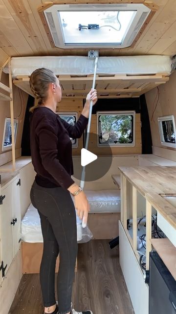 Motor Home Interior, Omgebouwde Bus, Kombi Trailer, Small Camper Vans, Campervan Bed, Diy Van Conversions, Motorhome Interior, Camper Beds, Van Bed