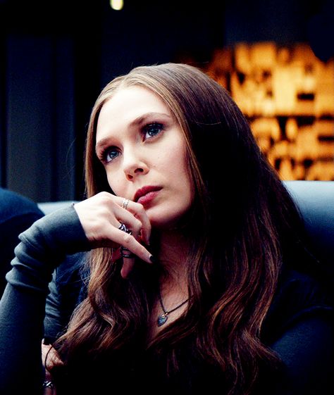 Olsen Scarlet Witch, Elizabeth Olsen Scarlet Witch, Scarlet Witch Marvel, Scarlett Witch, Wanda And Vision, Marvel Actors, Marvel Girls, Wanda Maximoff, Marvel Women