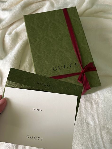 Gucci gift Little Miss Delulu, Diy Eid Gifts, Givenchy Irresistible, Lux Gifts, Saudi Aesthetic, Gucci Gift, Medical Quotes, Perfume Sample, Luxury Green