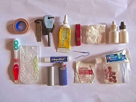 Hiking First Aid, Backpacking First Aid Kit, Hiking First Aid Kit, Camping First Aid Kit, First Aid Course, Snake Bites, First Aid Supplies, Health Guide, Red River