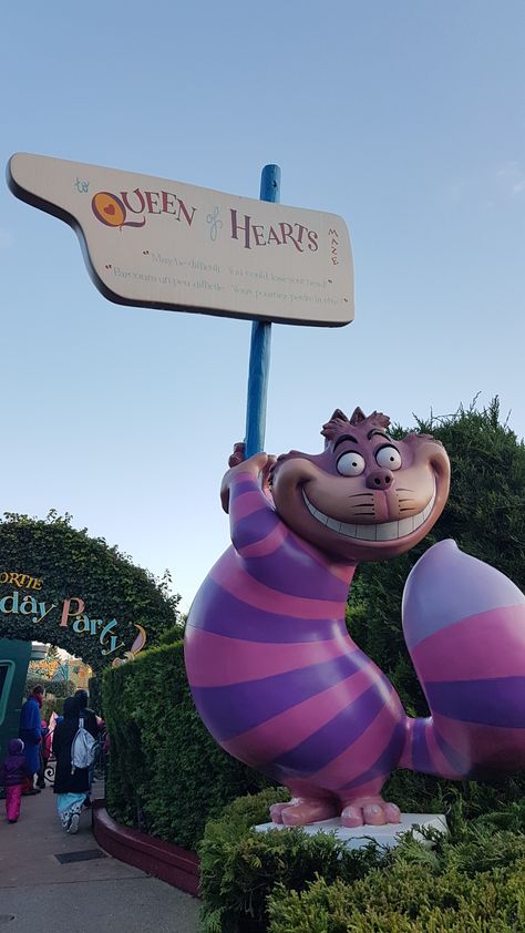 Alice's Curious Labyrinth - Fantasyland - Disneyland Park #disneylandparis '18 Disney Poses, Disney Tokyo, Aesthetic Disney, Disney Adult, Disney Photo Ideas, Disney World Pictures, Disney Paris, Disneyland Pictures, Disney World Magic Kingdom