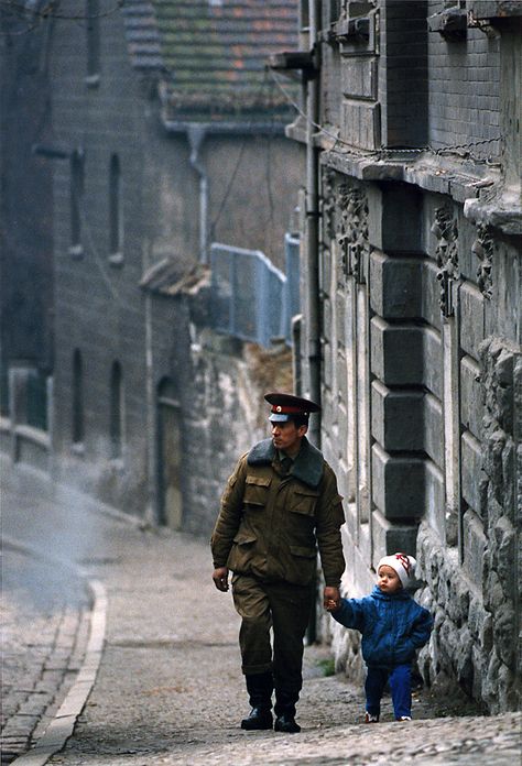 East German Uniform, Fall Of Berlin Wall, Back In The Ussr, Warsaw Pact, West Berlin, East Berlin, German History, Soviet Army, East Europe