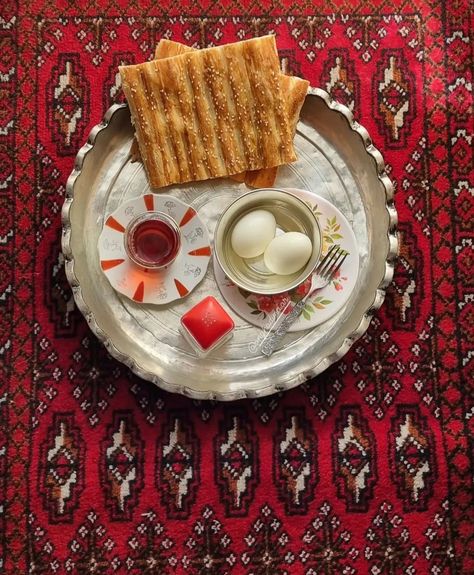 Iran Vibe, Lebanese Breakfast, Breakfast Presentation, Traditional Kitchens, Inspo Art, Middle Eastern Culture, Iranian Food, Hd Wallpapers For Mobile, Lebanese Recipes