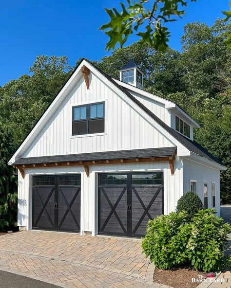 Diy Garage Plans, Detached Garage Designs, Boat Garage, Garage Attic, Garage Design Interior, Carriage House Garage, Farmhouse Garage, Modern Garage Doors, Modern Farmhouse Living Room Decor