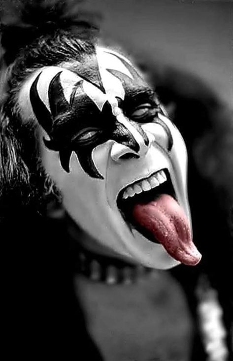 Kiss Artwork, Gene Simmons Kiss, Kiss Music, Grunge Posters, Kiss Army, Kiss Pictures, Kiss Art, Classic Rock And Roll, Hot Band