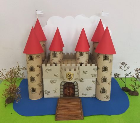 Castle Crafts For Kids, Castle Art Projects, Kids Group Activities, Crafts Cardboard, Nordic Christmas Decorations, Paper Castle, Castle Crafts, Castle Project, Cardboard Castle