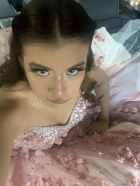 Quinceñera Makeup Looks, Pink Quince Makeup, Quince Makeup Looks, Pink Quince Theme, Sweet 16 Makeup, Quince Makeup, Derek Klena, Quince Planning, Quinceanera Makeup