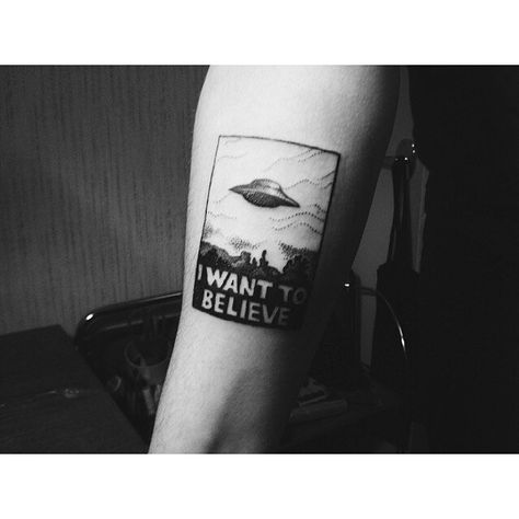 x-files tattoo I want this so bad omg Swag Tattoo, Believe Tattoos, Ufo Tattoo, X Tattoo, I Want To Believe, Alien Tattoo, Matching Tattoos, Body Modifications, X Files