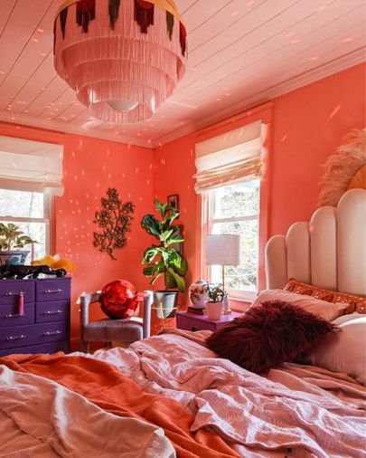 Bedroom Inspirations Chic, Eclectic Boho Bedroom, Maximalism Interior, Eclectic Decor Modern, Modern Boho Bedroom, 70s House, Boho Bedroom Design, Bedroom Orange, Redecorate Bedroom