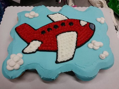 buttercream pull-apart cupcake plane Airplane Shaped Cake, Airplane Pull Apart Cupcakes, Airplane Cupcake Cake, Airplane Cake Ideas, Airplane Cupcakes, Dump Truck Cakes, Pilot Party, Airplane Cake, Shaped Cakes