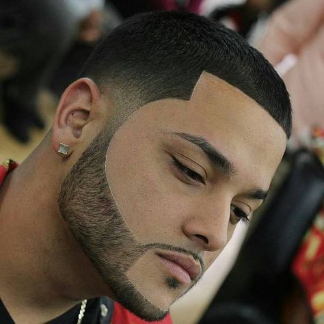 Short Line Up With Facial Hairstyle Mens Clipper Cuts, Hair Line Up, Faded Beard Styles, Black Men Beard Styles, Beard Cuts, Tan Skin Blonde Hair, Men's Facial Hair, Hot Haircuts, Beard Fade