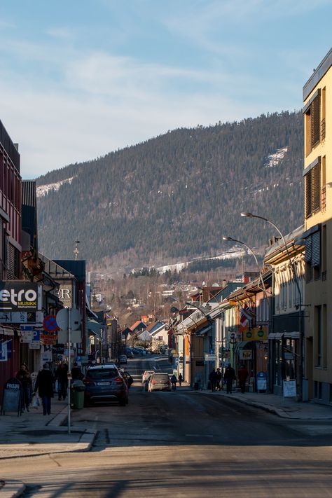 Lillehammer Norway, North Norway, Night Scenes, Pedestrian Street, Night Scene, Night Aesthetic, Nature Aesthetic, Dream Destinations, Study Abroad