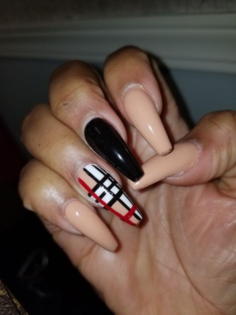 Fendi Nails, Burberry Nails, Super Cute Nails, Subtle Nails, Plaid Nails, Fall Acrylic Nails, Christmas Nails Acrylic, Thanksgiving Nails, Short Acrylic Nails Designs