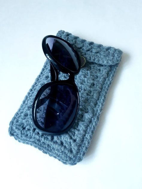 Crochet Glasses Case, Crochet Eyeglass Cases, Crochet Glasses, Quick Crochet Projects, Crochet Hook Case, Crochet Case, Confection Au Crochet, Crochet Bags Purses, Eye Glass