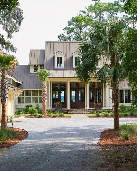 Coastal Farmhouse Exterior, Low Country Homes, Preppy House, Coastal Exterior, Cottage Bungalow, Resort Lifestyle, Time Change, Evening Light, Island House