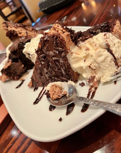 Longhorn Steakhouse Aesthetic, Steakhouse Aesthetic, Extreme Desserts, Longhorn Steakhouse Recipes, Steakhouse Burger, Steakhouse Recipes, Longhorn Steakhouse, Food Aesthetics, Food Heaven