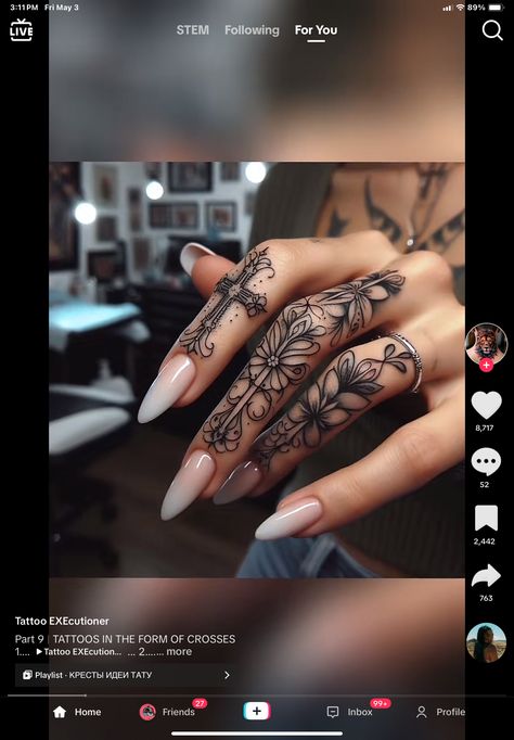 Finger Hand Tattoos For Women, Tattoo Ideas Unique For Women Hand, Unique Hand Tattoos Women, Floral Hand Tattoos For Women, Whole Hand Tattoos, Funny Tattoo Designs, Tattoo Designs Quotes, Tattoo Main, Funny Tattoo