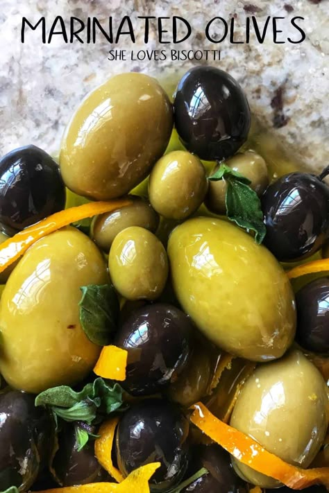 Marinated olives with orange and oregano make the perfect finger food for your next cocktail party. #marinatedolives #olives #citrusrecipe #cocktailparty #appetizer #wineandcheese Blistered Olives, Olives Recipes, Appetizers Low Carb, Veggie Diet, Easy Low Carb Snacks, Marinated Olives, Olive Recipes, Garlic Oil, Keto Snack