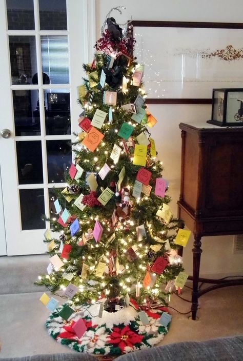 https://flic.kr/p/hw6cUr | Book Club Christmas Tree With Titles of All Books Read on Book Ornaments Christmas Tree Book Theme, Book Themed Christmas Tree, Library Christmas Tree, Library Tree, Storybook Forest, Book Ornaments, Christmas Tree Ornament Crafts, Book Ornament, Book Christmas Tree