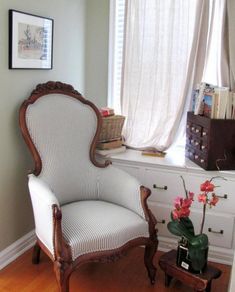 Refurbished Victorian Chair, Victorian Chair Makeover, Victorian Furniture Living Room, Garden Bungalow, Living Room Victorian, Victorian Style Furniture, Victorian Sofa, Parlor Chair, Rustic Furniture Diy