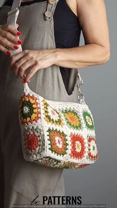 Crochet Dolls Made with Love Sac Granny Square, Purse Patterns Free, Crocheted Purse, Crochet Boho Bag, Crochet Mask, Womens Crochet Patterns, Crochet Bag Pattern Free, Granny Square Bag, Crochet Handbags Patterns