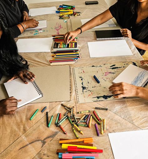 Some pics from Saturday's group art therapy session. 🤍 ✨️ art making ✨️ meditation ✨️ breathwork ✨️ reflection ✨️ gratitude A combination of wholesome practices to create a safe space to connect deeply with our inner world. ✨️ A space for connection and sharing. ✨️ A space for fun and creativity. ✨️ Therapy Stock Photos, Art Therapist Career, Art Therapy Workshop, Therapy Vision Board, Therapy Office Aesthetic, Psychologist Photoshoot, Art Therapy Room, Therapy Session Aesthetic, Art Therapy Group