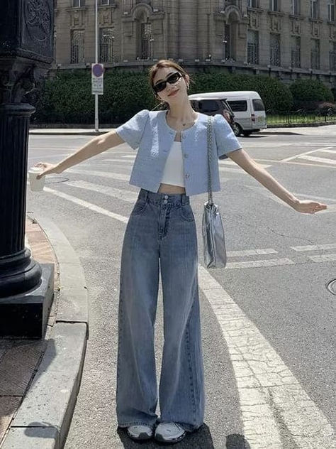 Korean spring outfit: light blue tweed jacket and jeans Aesthetic Korean Casual Outfits, Spring Summer Vacation Outfits, Minimalistic Outfits Women, 2025 Outfits Ideas, Korean Style Spring Outfits, Korean Cute Outfits Dress, Cute Outfit Korean Style, Spring Kpop Outfits, Female Spring Outfits