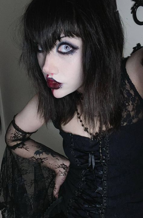 80s Gothic Makeup, Goth Makeup Romantic, Vintage Goth Makeup, Corp Goth Makeup, Goth Doll Makeup, Gothabilly Makeup, Goth Girl Makeup, Metal Makeup, Goth Costume