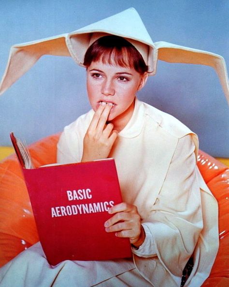 Sally Field | The Flying Nun Spitfire Chic, Characters Reading, Flying Nun, The Flying Nun, Nuns Habits, Nun Costume, Sally Field, Classic Television, Old Shows