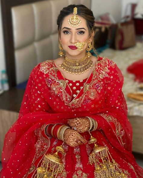 Bridal Suits Punjabi, Sikh Bride, Latest Bridal Lehenga, Wedding Pose, Indian Bride Outfits, Punjabi Bride, Bridal Lehenga Collection, Wedding Day Makeup, Indian Bridal Lehenga