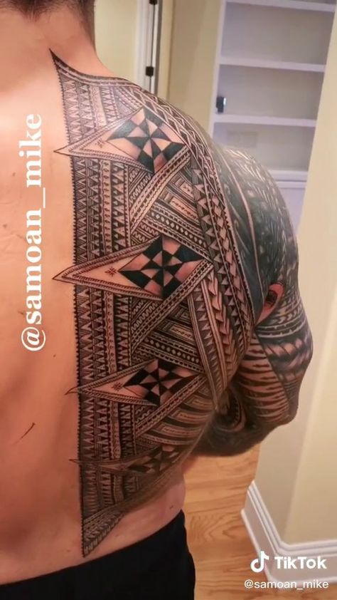 Roman Reigns Back Tattoo, Roman Reigns Tattoo Design, Polynesian Tattoo Sleeve, Half Sleeve Tattoos Sketches, Roman Reigns Tattoo, Roman Reigns Family, Roman Reigns Shirtless, Wwe Superstar Roman Reigns, Boxing Posters