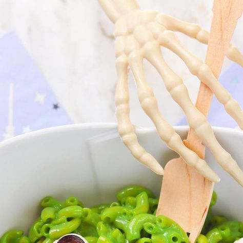 Francesca D’Onofrio on Instagram: "This “monster Mac and cheese” is both a trick and a treat!!
•
I took some boxed macaroni and cheese and added some puréed spinach! Making it a healthier treat… 
•
Don’t forget the eyeballs! 
(Cocktail Bocconcini topped with sliced black olives) 

You’ve got yourself a spooky season lunch any “little monster” would love!" Black Olives, Halloween 2024, Healthy Treats, Mac And Cheese, Spooky Season, Macaroni, Macaroni And Cheese, Spinach, Mac