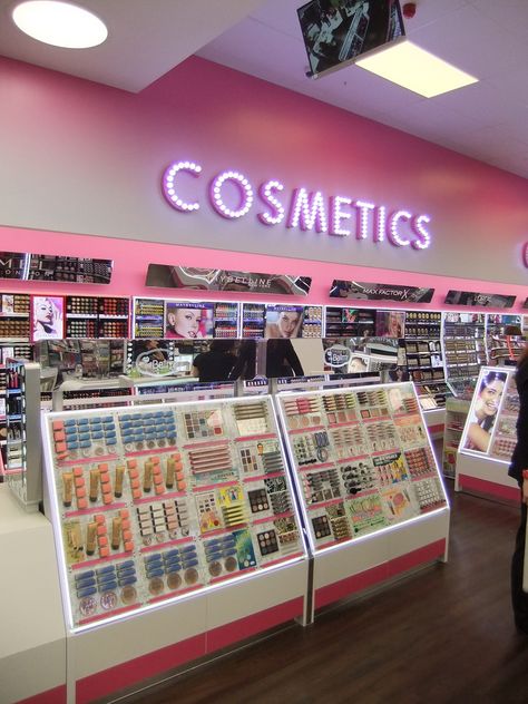 Bloxburg Beauty Store, Cosmetics Shop Design Store Interiors, Beauty Supply Store Design, Beauty Store Design, Beauty Shop Interior, Makeup Store Design, Cosmetic Stores, Cosmetic Business, Shop Counter Design