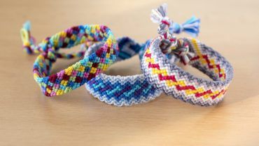 Diy Textiles Projects, Weave A Basket, Kumihimo Cord, Kumihimo Disk, Japanese Braiding, Kumihimo Braiding, Kumihimo Jewelry, Traditional Baskets, How To Braid