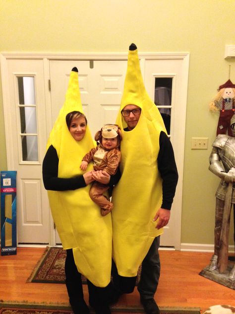 Banana parents and monkey baby #halloweencostume Monkey Costume, Banana Costume, Apple Costume, Fruit Costumes, Monkey Costumes, Monkey And Banana, Monkey Baby, Matching Costumes, Birthday Inspo