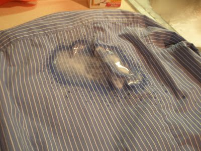 How to get out grease-stains that have already been through the dryer... good to know Grease Stains, Handy Dandy, Household Cleaning Tips, Good To Know, Diy Cleaners, Cleaners Homemade, Laundry Hacks, Diy Cleaning Products, Cleaning Organizing