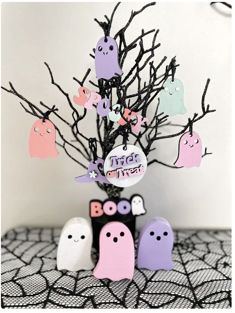 Wood Ghost, Boho Ghost, Boho Signs, Halloween Trends, Boho Halloween, Halloween Pink, Farmhouse Halloween, 2nd Birthday Party Themes, Halloween Tattoo