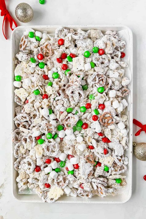 Halloween Chex Mix Recipes, Christmas White Chocolate, Chocolate Chex Mix Recipes, Lauren Fit Foodie, White Trash Recipe, White Chocolate Chex Mix, Chocolate Chex Mix, Aka Christmas, Chex Mix Christmas