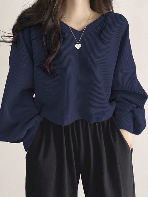 Long T Shirt For Women, Casual Summer Outfits Japan, Cute Simple Clothes, Dark Blue Outfit Casual, Fitted Shirt Outfit, Navy Fall Outfits, Ravenclaw Aesthetic Outfit, Dark Blue Outfits, Japanese Fashion Women Casual